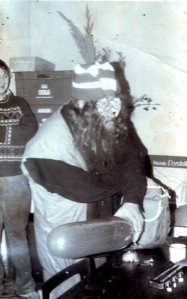 Папа Леша, Рождество 1994 г. Папа Леша с гитарой. На заднем фоне - Роберто. Фото сделано в Гагаринке.